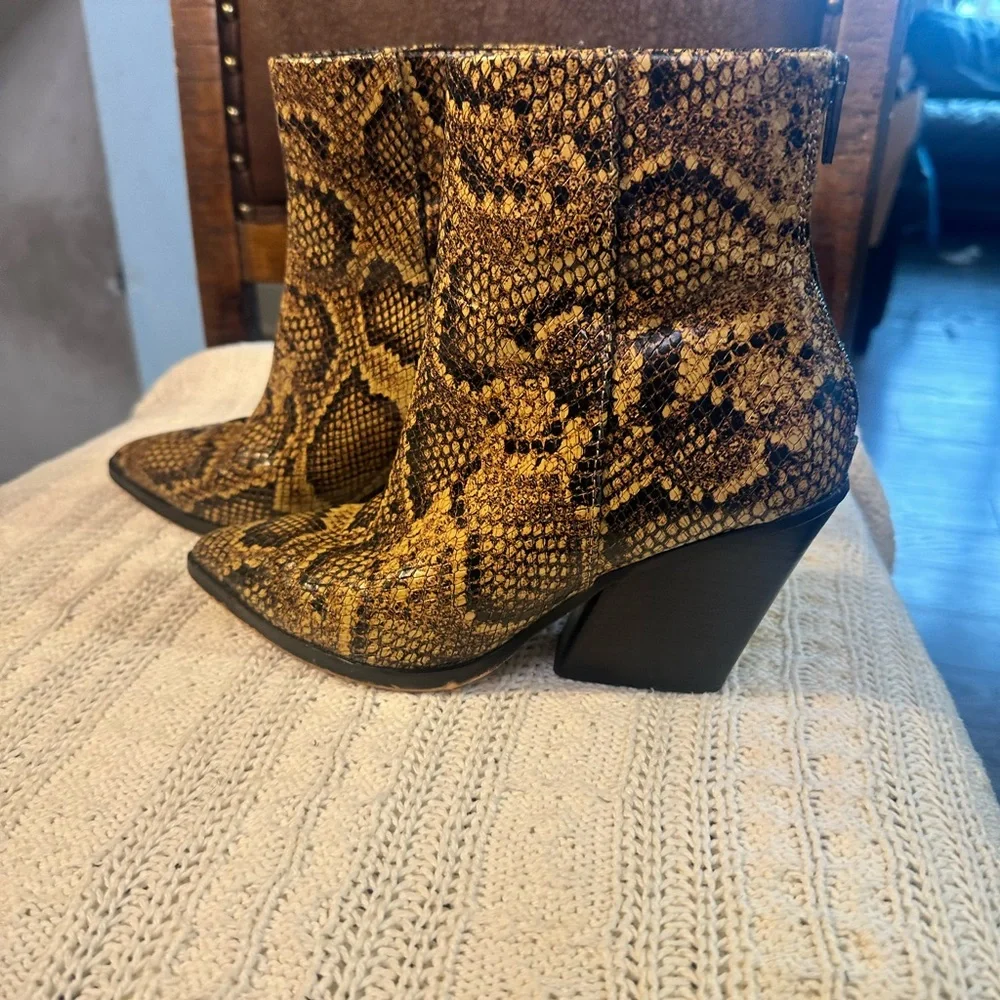 Dolce Vita Snakeskin Print Pointed Toe Ankle Boots in Tan & Black